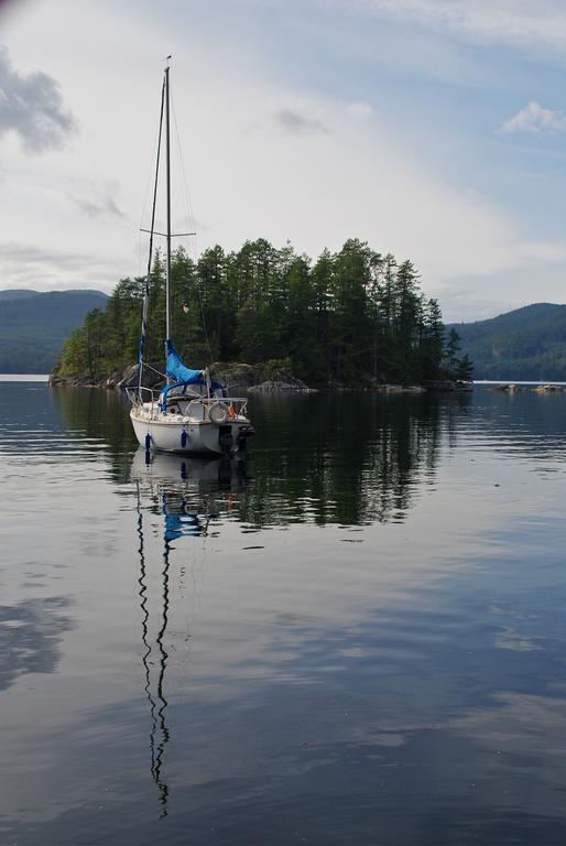 Tranquility Bay Waterfront Inn Sechelt Exterior foto