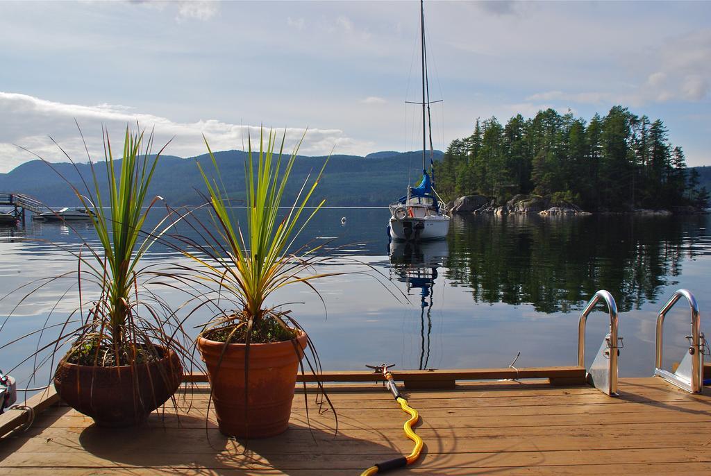 Tranquility Bay Waterfront Inn Sechelt Exterior foto
