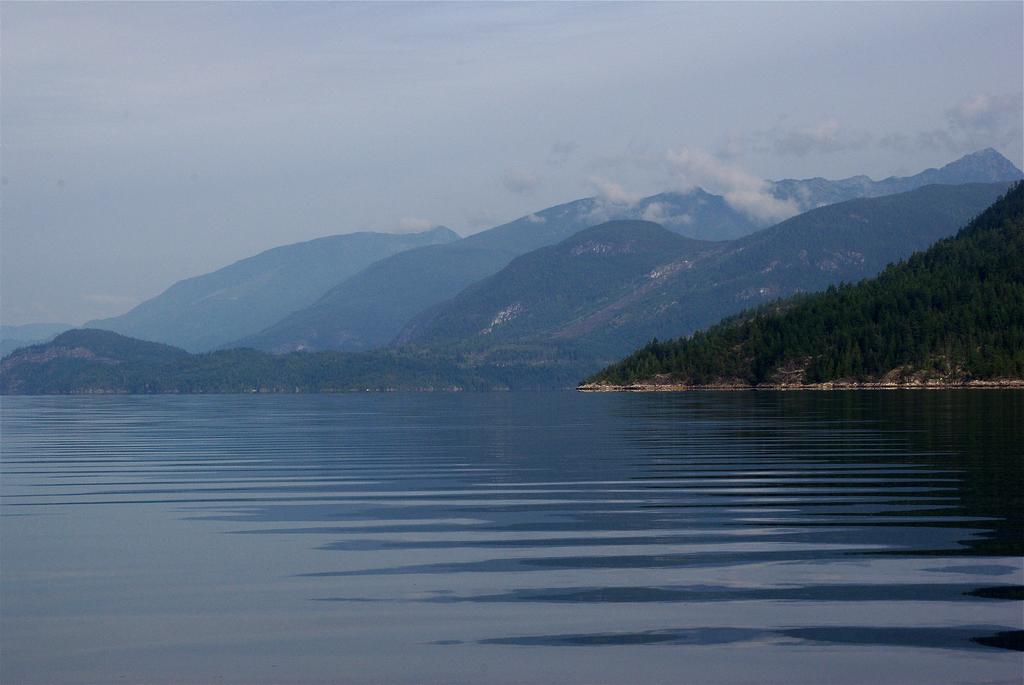 Tranquility Bay Waterfront Inn Sechelt Exterior foto