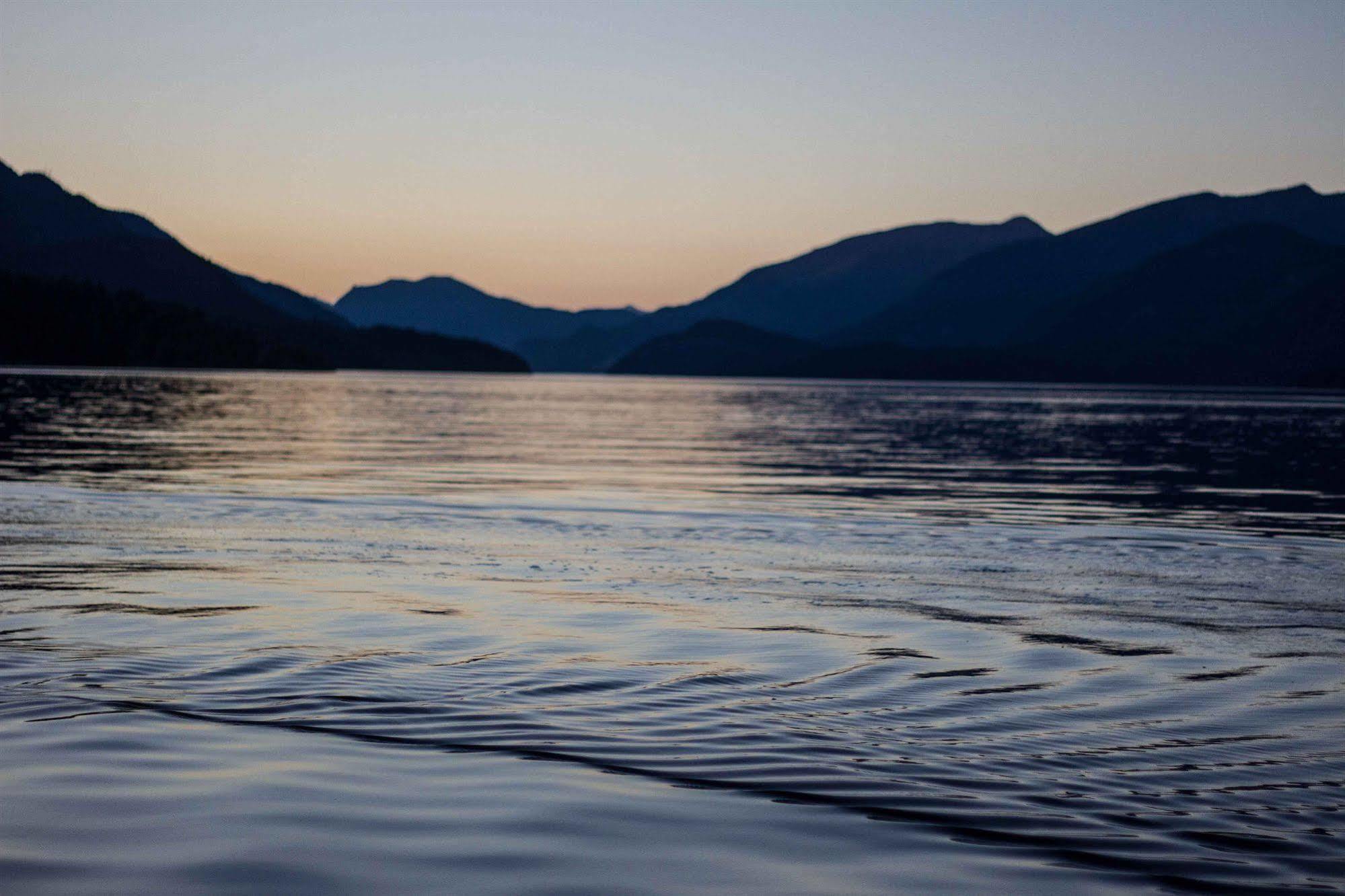 Tranquility Bay Waterfront Inn Sechelt Exterior foto