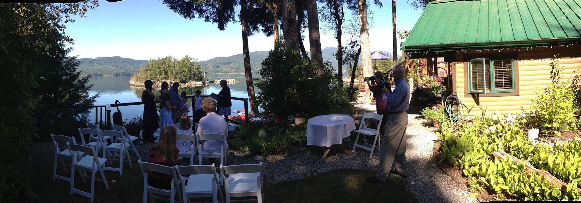 Tranquility Bay Waterfront Inn Sechelt Exterior foto