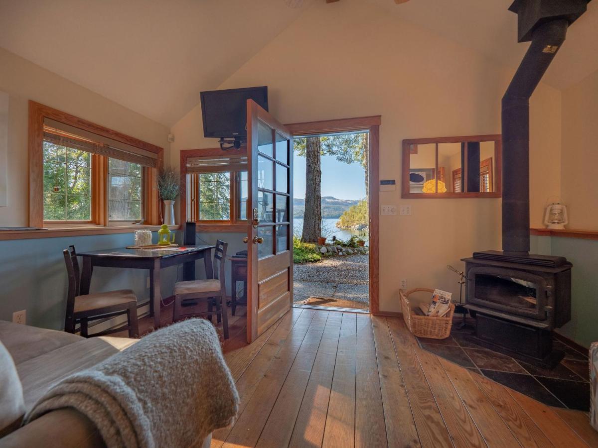 Tranquility Bay Waterfront Inn Sechelt Exterior foto