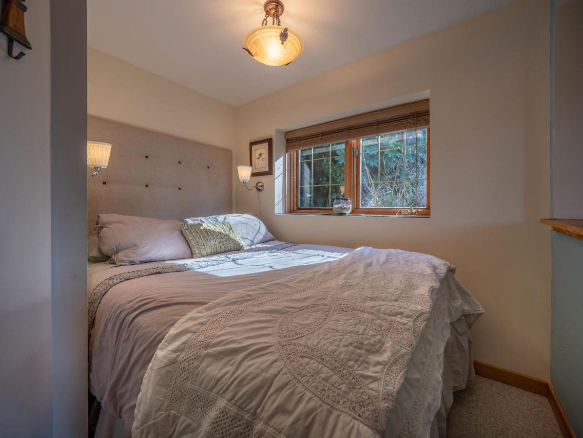 Tranquility Bay Waterfront Inn Sechelt Exterior foto
